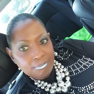 Meet your Posher, Suzanne